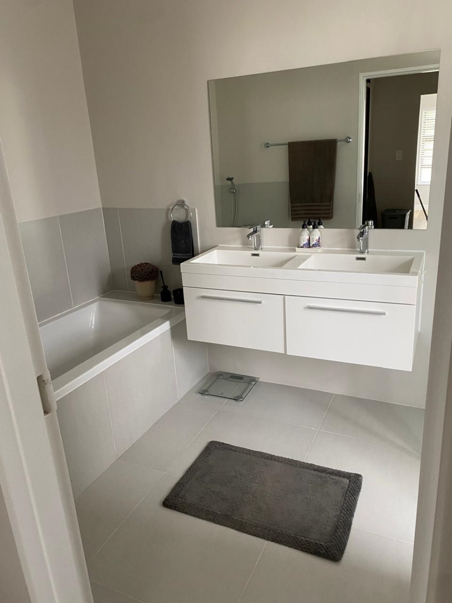 4 Bedroom Property for Sale in Die Wingerd Western Cape